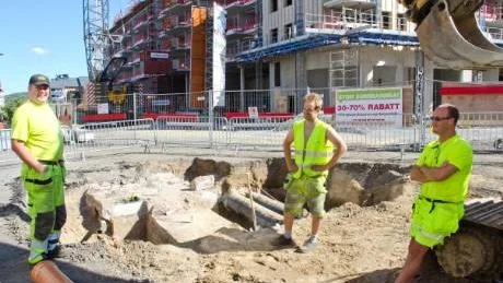 ARBETE. Semestern är bara ett minne. Här gäller arbete trots att vädret säger något annat: Tobias Hansson, Olov Broström och Janne Johansson.