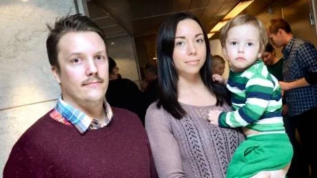 HEMVÄNDARE. André Wallenberg och Hanna Lundbäck härstammar från Kalix men har bott i Uppsala i drygt fem år. "När vi fick Dylan ville vi ha nära till familjen", säger Hanna Lundbäck.