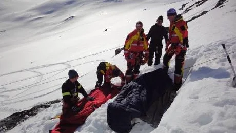 skadad. Från en fjällräddningsinsats 2011. En man ådrog sig nack- och ryggskador i ett fall men var vid medvetande när fjällräddningsgruppen nådde honom.Foto: Alpina fjällräddningsgruppen Kiruna