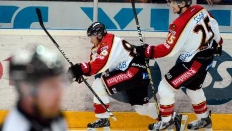 Karlstad 2013-03-29 Luleås Linus Klasen  gör 3-1 till Luleå i andra perioden under fredagens första semifinal av sju möjliga i SM-slutspelet i ishockey mellan Färjestad BK och Luleå HF i Löfbergs Lila Arena i Karlstad. 
Foto: Janerik Henriksson / SCANPIX / Kod 10010