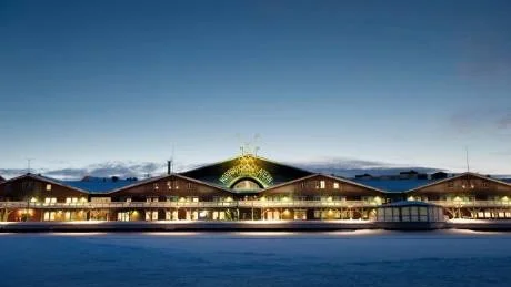VILL HA FLER ELEVER. Entreprenörsgymnasiet är inrymt bland annat i Norrbottensteaterns hus i Norra hamnen i Luleå. Nu vill skolan starta ett samhällsvetenskapsprogram med intriktning på juridik.