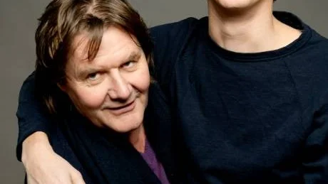 LEKFULL. Adam Pålsson och Johan Rabaeus spelar mot varandra som Mozart och Salieri i Dramatens stora höstsatsning Amadeus. "Det blir fartfyllt och lekfullt", säger Adam Pålsson.