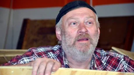 LÄMNAT AVTRYCK. Få konstnärer har likt Tord Pettersson i Malmberget, har i sitt konstskapande utgått från innevånarnas vardag. "Jag har alltid velat att konst ska engagera och vara funktionell", säger han .