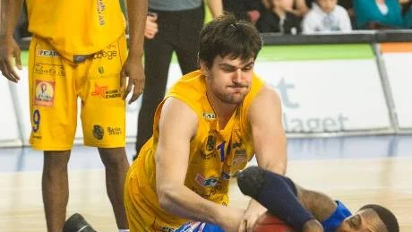 JOBBIGT. Corey Stokes gjorde 15 poäng och var godkänd i sin  debut, men LF Basket hade ingen rolig kväll och förlorade mot Solna efter en besvärlig sista period.