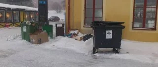 Skräpigt på stationen
