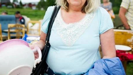 FINPORSLIN. Ann-Christine Sandenius från Stockholm tyckte sig ha gjort ett kap när hon fick med sig Gustavsbergsporslin hem för 250 kronor.
