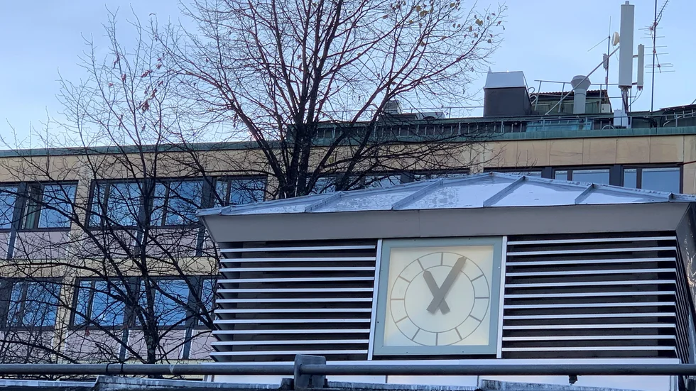 Här på Guldtorget finns en av klockorna i centrum. Men kommuninvånaren efterlyser fler klockor i stan och i ytterkanterna.