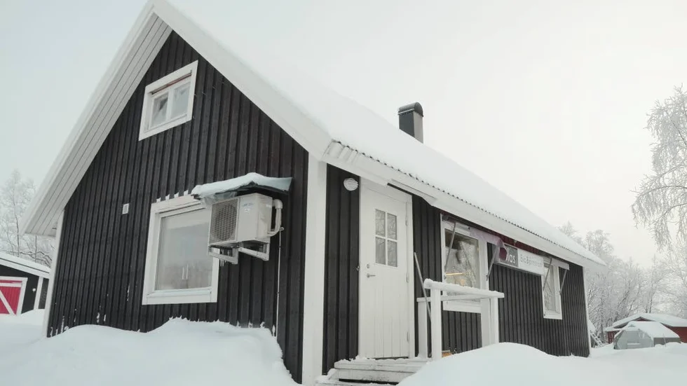 VERKSTAD. Sedan 2006 har Eva Björnström haft sin verkstad och ateljé i Karhuniemi.