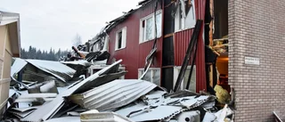 Flerfamiljshus förstört i brand