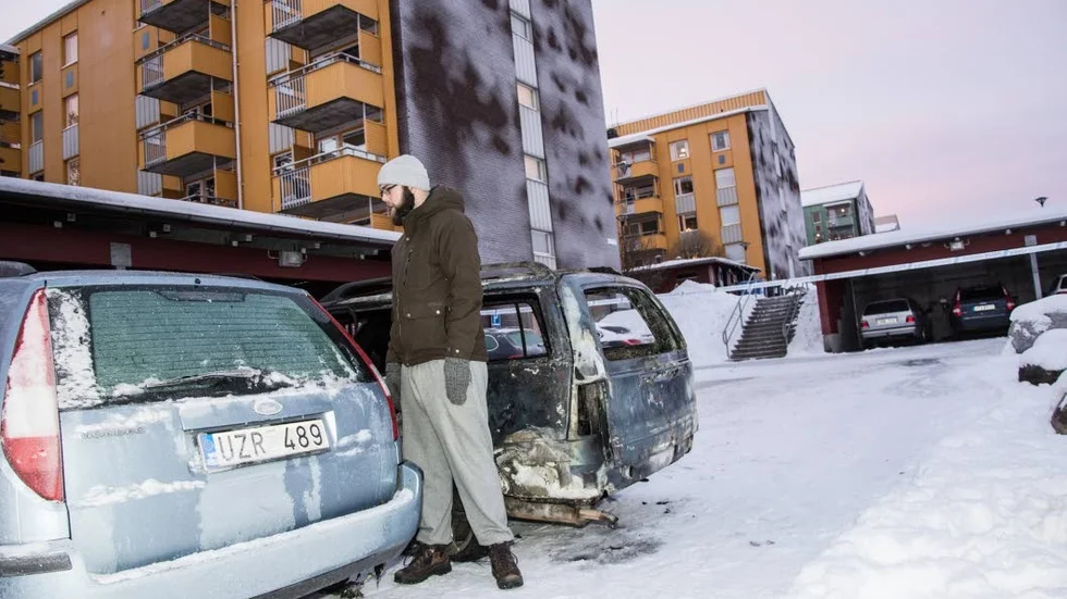 Bilägaren Per Gunnvard begrundar skadorna.