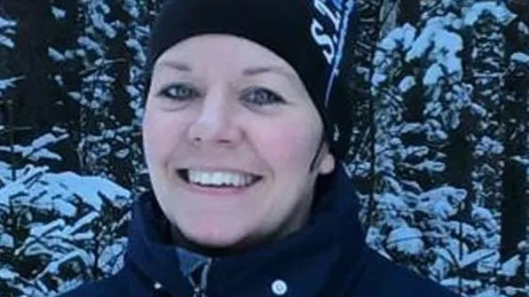 Söks. Åsa, 36 år försvann den tredje december. Nu söks hon av ett stortpådrag med polis med hundpatruller och helikopter samt en skallgångskedja från Missing People.