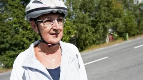 kör fort. "De flesta bilister kör fort på vägen till Bälinge - det gör att man blir rädd när man cyklar", säger Lillian Johansson, Bälinge. Foto: Patrik Häggqvist