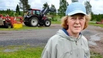 OROAD. Carin Kerttu, Kukkola, är en av de lantbrukare som förstökt påverka Mattias Laitamaa att sluta med GMO-odling. "Vi är oroliga för att resistensen smittar våra odlingar", säger hon.