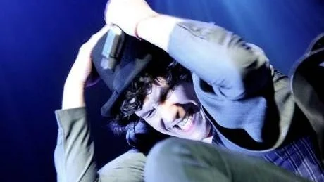 Håkan                    Hellström påminner ömsom om Bruce Springsteen, ömsom om Harpo Marx.