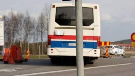 HÄNVISNING. Och kanske också visa hänsyn.