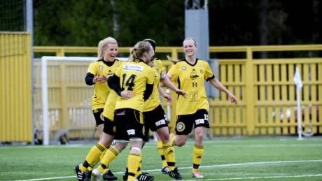 Anna-Lisa Vestin (14) gjorde tre mål när Notviken besegrade KB65 med klara 6-1 på Tunavallen.