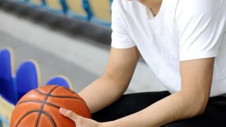 GUARDEN. Stefan Nguyen vill spela i basketligan till hösten. Nu ska han först hjälpa LF Basket till U20-guld och sedan hoppas han på någt erbjudande.
Foto: Linda Wikström