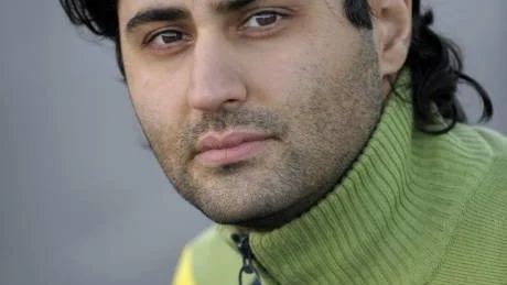 FÖLJER UPP. Hassan Loo Sattarvandi debuterade 2008 med romanen Still, som belönades med Katapultpriset. Belägring är hans andra roman.