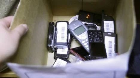Flera mobiltelefoner söker ägare.