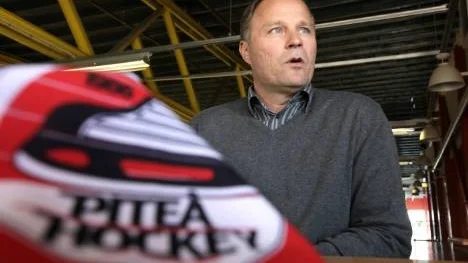 Jens Hellgren och Piteå Hockey möter Hudiksvall idag och KB65 i morgon. Bara segrar räknas efter två inledande förluster. (Arkivbild).
