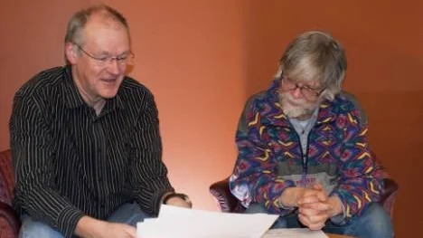 Ingemar Nyström och Mats Klockljung har kontrollräknat på skolutskottets siffror och kommit fram till att nedläggningen av högstadieskolorna i Moskosel och Glommersträsk inte alls inneburit någon besparing för kommunen.