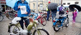 Ställde ut rariteter i regnet