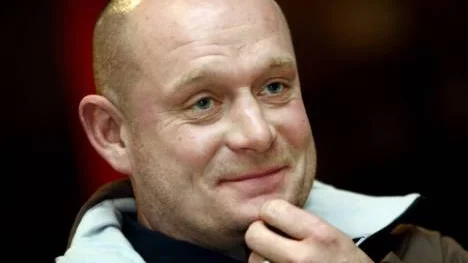 Redan inför den här säsongen var Peter Grundström aktuell som tränare för Piteå IF:s damlag. Men han tackade nej på grund av tidsbrist. Nu accepterade Peter. "Det ska bli kul att träna ett lag igen" menar han.