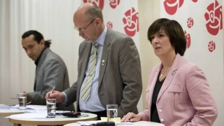 Luciano Astudillo, Sven-Erik Österberg och partiordförande Mona Sahlin, presenterade socialdemokraternas förslag till ny jobbpolitik. Vuxenutbildning och bättre villkor för småföretagarna  ges hög prioritet