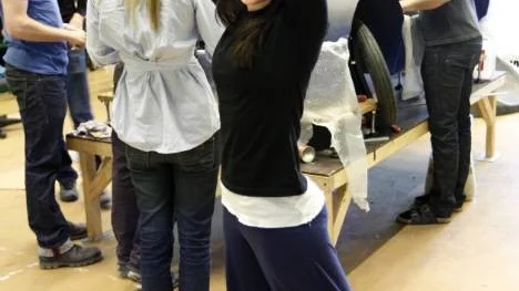 Med lätta och nätta dansaren Anna Holmkvist Fridh bakom ratten hoppas civilingenjörsstudenterna vid Luleå tekniska universitet nå framgångar med sin egenhändigt byggda miljöbil vid den stora internatinella tävlingen i franska Nagoro i maj.