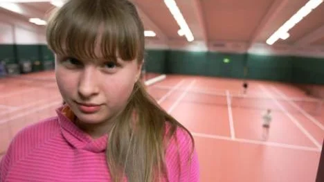 Ekatarina Voronova har varit i Piteå i en månad för att träna tennis. Nu är hon med i Godnattbollen, dygnet runt turneringen, och spelar för Piteå TK.