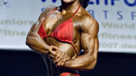 Erika Andersson, som tog guld i juniorklassen i VM-tävlingarna i bodybuilding i Budapest i höstas, laddar för ett nytt mästerskap. I oktober hålls SM i Västerås och då ställer Öjebytjejen upp i både junior- och seniorklassen. (Arkivbild)