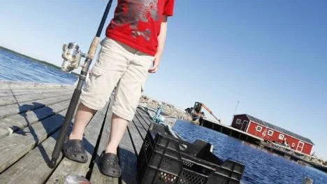 Fredrik Andersson, 6 år, hade åkt från Bodträsk för att pröva fiskelyckan i Jävrebodarna.