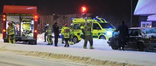 En person förd till sjukhus efter krock