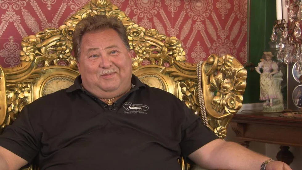King. Ikväll startar realityprogrammet om familjen Karlsson på TV3. Leif-Ivan Karlsson, född i Överkalix kallar sig själv" The king of fucking everything".
