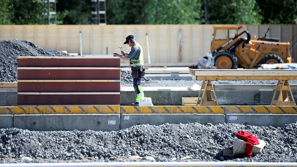 Snabbare. regeringen vill att bostadsbyggandet ska gå fortare och vill runda länsstyrelserna.