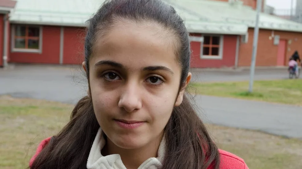 Utan skola. 13-åriga Salam anlände till Sverige för knappt ett år sedan. Under året som asylsökande har skolan inte alls fungerat, och ett helt skolår har i princip fallit bort för henne. Foto: Ulrika Vallgårda