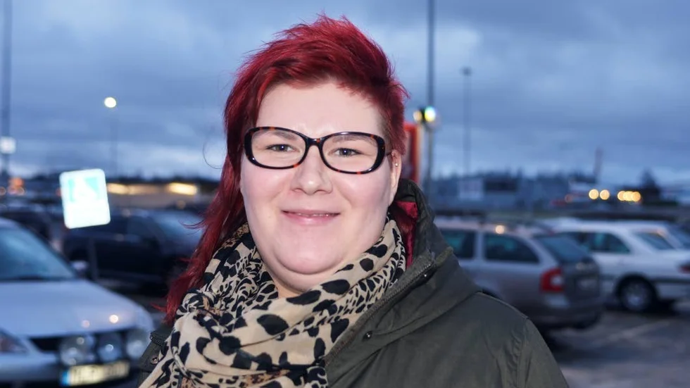 Handlar du julklappar på nätet?
Lisa Franzé, 24, Haparanda: Ibland, om det inte finns i affärerna här. Annars vill jag stötta dem.
