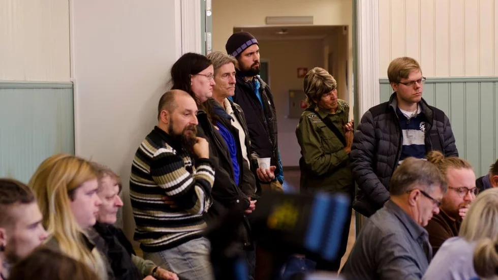 Full sal. Dagens nämndsammanträde väckte stort intresse, ett tiotal representanter från Snabelhuset var på plats.