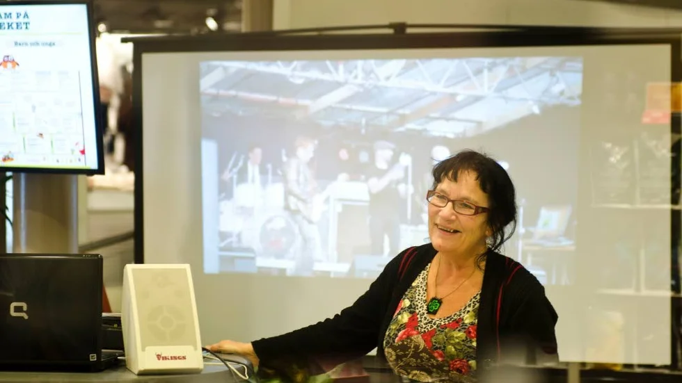 Marie-Anne Björn. Några av de musikvideos som spelats in på Snabelhuset visades på en skärm i gallerian.