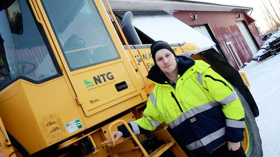 Inget tålamod. Snöröjaren Niclas Källhammer tycker att Luleås bilister måste vara mer tålmodiga när de hamnar bakom en plogbil.