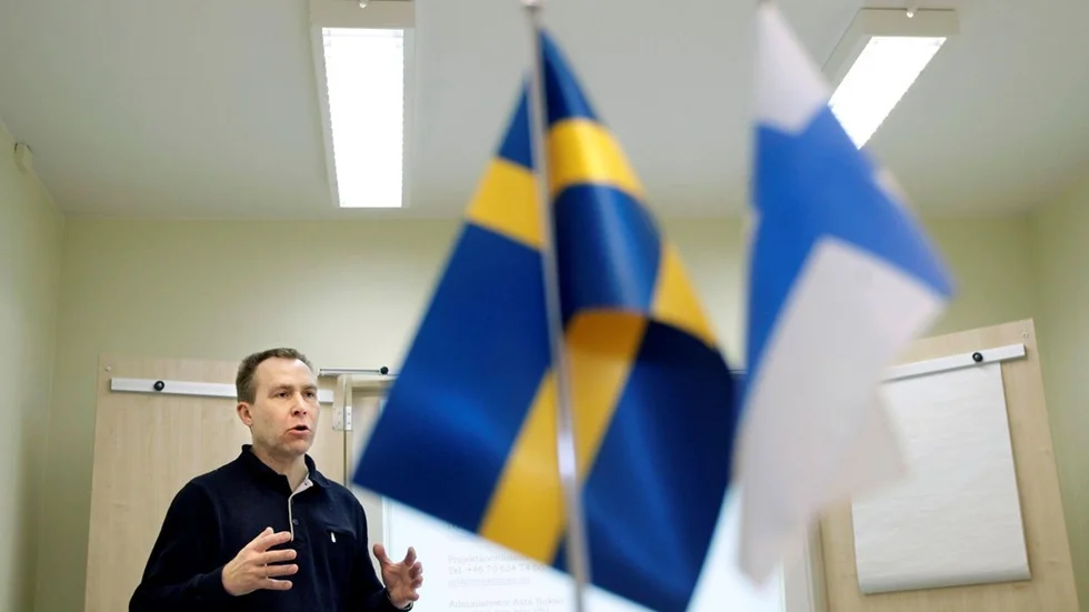 Erik Mella (bilden) ansvarar för den svenska delen i det gränslösa Meänmaaprojektet. Han ser stora synergieffekter med samarbetet som Pajala och Kolari kommuner har.