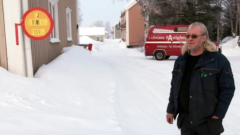 Tore Lidman har tröttnat på snöskotertrafiken över hans hyresfastigheter i Arvidsjaur.