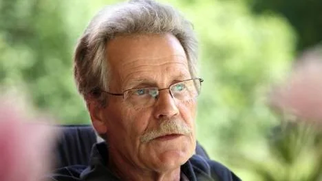 Tommy Rönnqvist blev avstulen bland annat en tre månader gammal platt-TV, en DVD-spelare och en bärbar dator. Till och med två kostymer blev stulna.