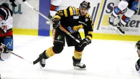 Kent McDonell gav Skellefteå en tidig ledning mot Brynäs efter ett snyggt solomål. Men Skellefteå orkade sedan bara göra ett mål till under matchen och fick nöja sig med oavgjort, 2-2, trots överlägsen skottstatistik. (Arkivbild)