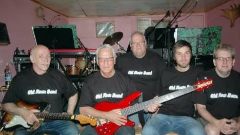 Old News Band år en svängig musikgrupp med musiker från Arvidsjaur och Skellefteå.  Från vänster, Bosse Lindahl, Arvidsjaur, Bengt Engdahl, Arvidsjaur, Ronny Pettersson, Skellefteå, Ulf Utterström, Arvidsjaur och Lars Burman, Skellefteå.