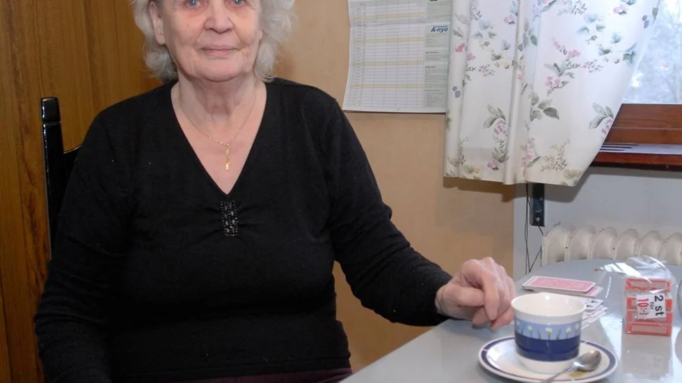 Först vid lunchtid i går, efter åtta timmar, hade Hjördis Svensson, Moskosel, fått elströmmen tillbaka. "Det blev ordentligt kallt här i huset", säger hon.