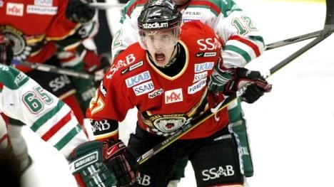 Robin Lindqvist jobbade som vanligt hårt och blev också målskytt mot Rögle.