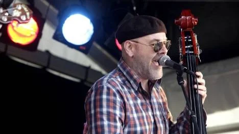 Kenneth Lundman spelar kontrabas i Logjammin'.