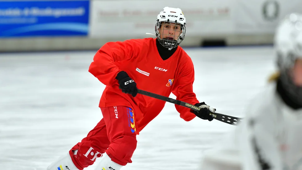 I fjol gjorde Clara Ringmar 22 mål när Uppsala Bois spelade i allsvenskan. Det blir svårare att göra mål i elitserien eftersom det är ganska så stor skillnad mellan divisionerna. Här är Ringmar på en träning i Recovcerhallen.