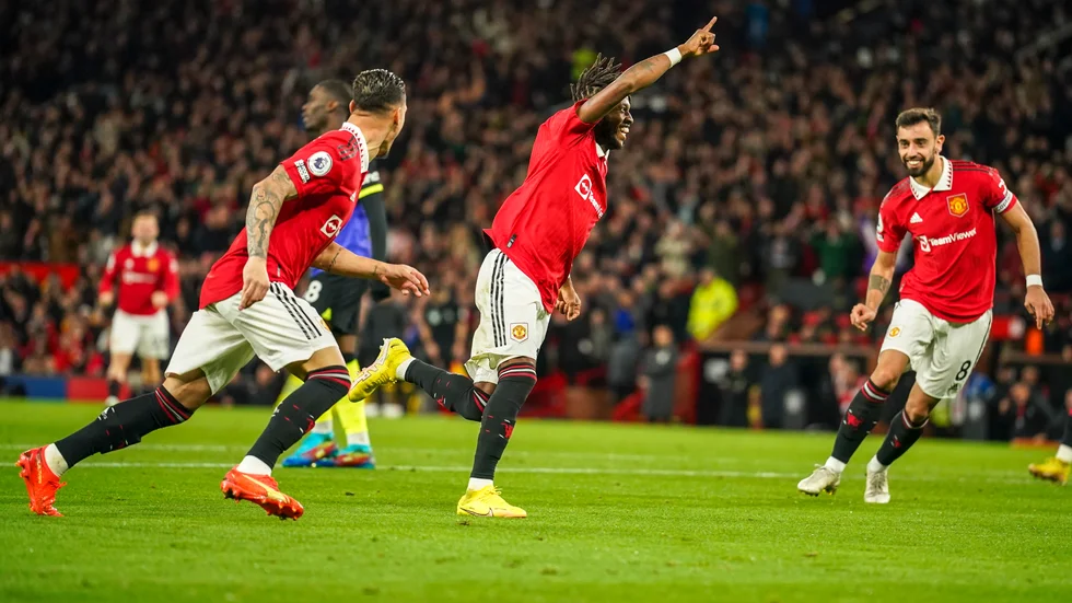 Manchester United besegrade Tottenham med 2–0.